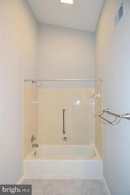 Building Photo - 4056 Grays Pointe Ct