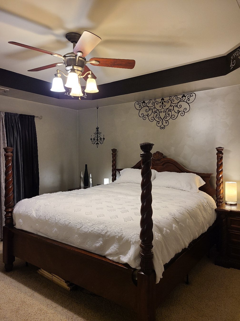 Primary bedroom first floor - 204 Silk Oak Dr