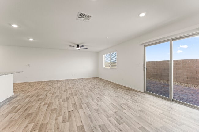 Building Photo - 6080 Swift Lariat St