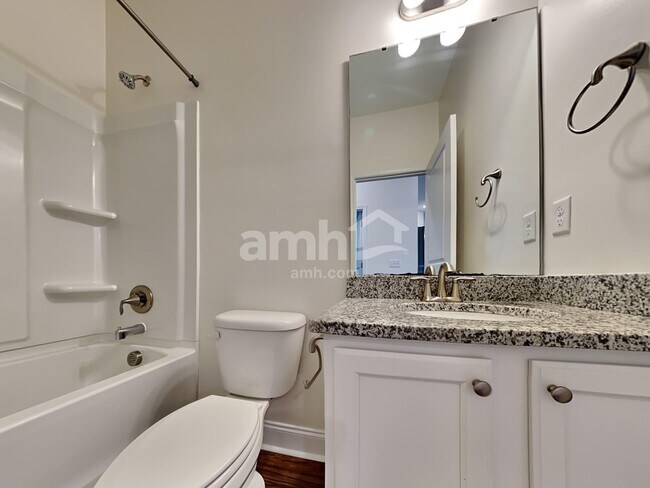 Building Photo - 526 Lateleaf Dr