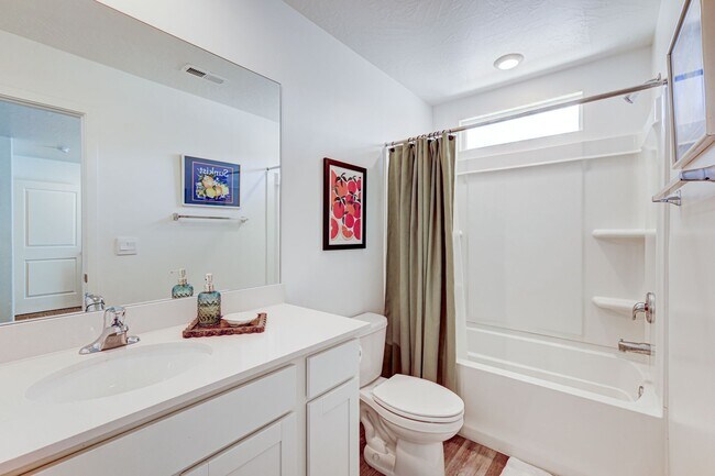 Building Photo - 3 BEDROOM Long Valley Townhome with all the Amenities