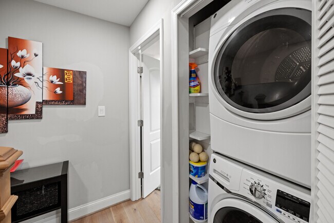 Building Photo - 5519 5th St NE