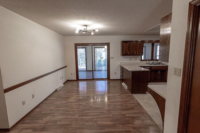 Building Photo - 401 Cedar Ln