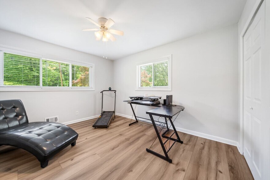 Building Photo - 4019 Flintridge Dr