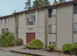 Building Photo - Superb Two Bedroom Renton Condo! Great Lo...