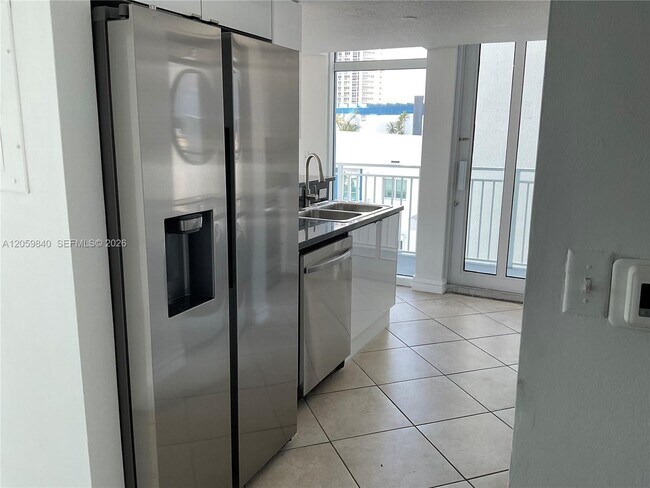Building Photo - 7600 Collins Ave