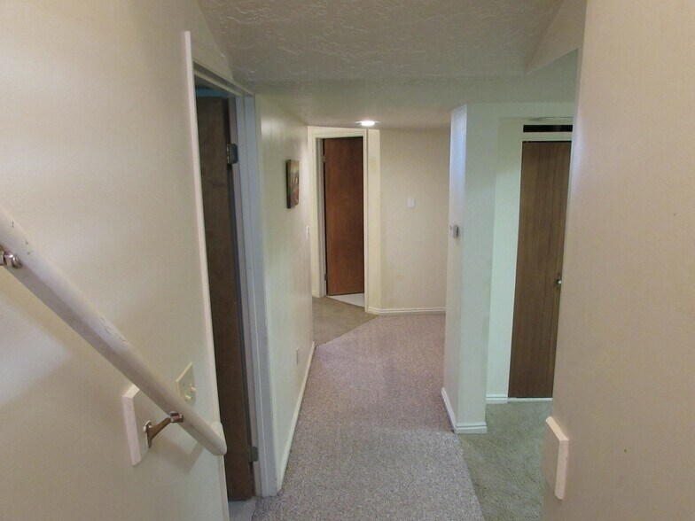 Building Photo - 252 N Quince St