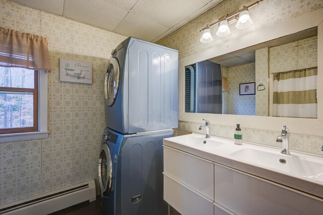 Building Photo - 30 Middle Shore Dr