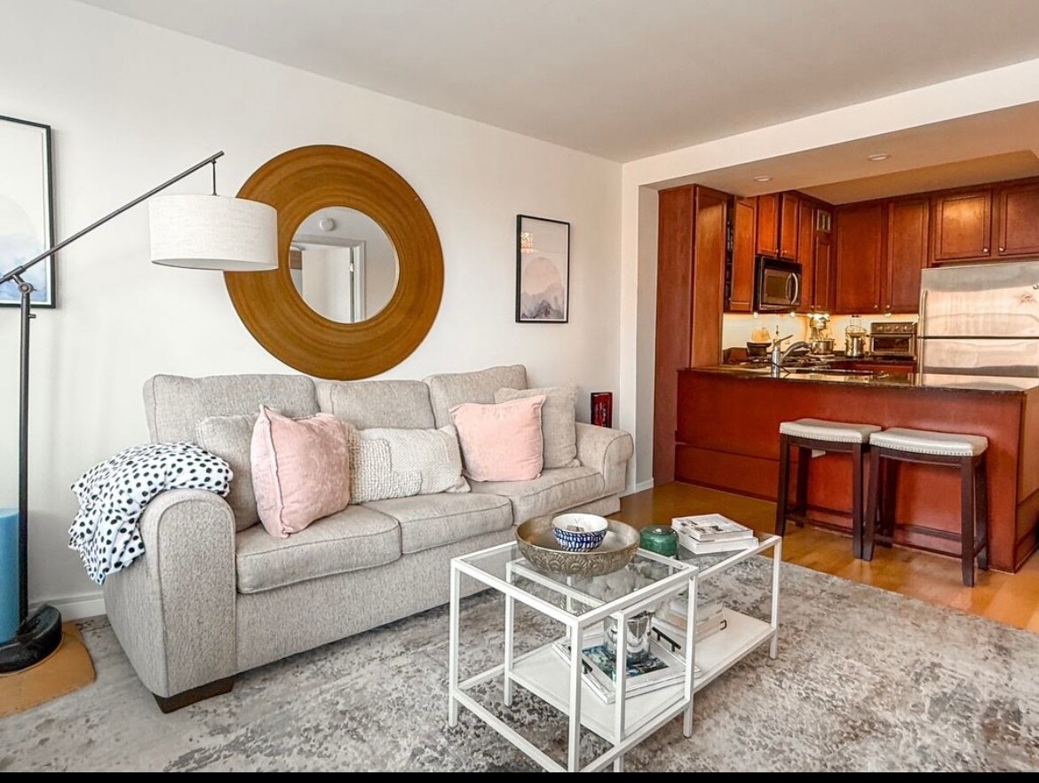 Building Photo - 2300 N Commonwealth Ave