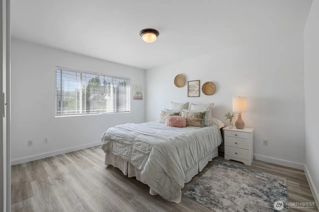 Building Photo - 4 Bed + Bonus Room, 2.5 Bath Home in Coyote Ridge w/ Park Access & Garage!