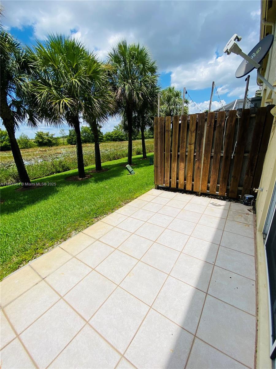 Building Photo - 2433 Pasadena Way