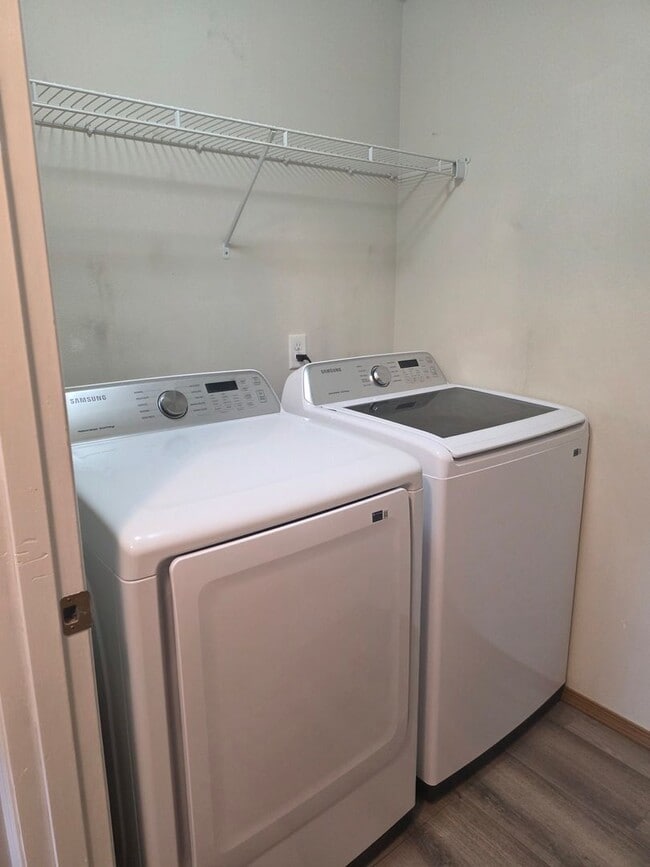 Building Photo - 2 bed 1 bath duplex in the country with park like setting close to town