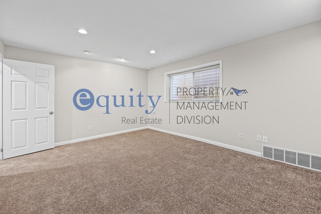 Building Photo - 7102 Brookhill Dr E