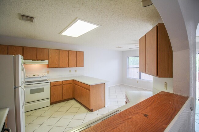 Building Photo - Stunning 3 Bedroom - 2.5 Bath Home for Rent!