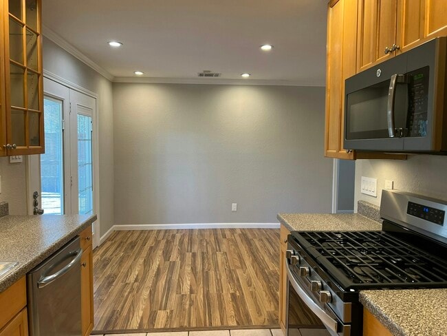 Building Photo - 10622 Hermosa Dr