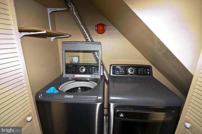 Building Photo - 419 Davis Ave SW