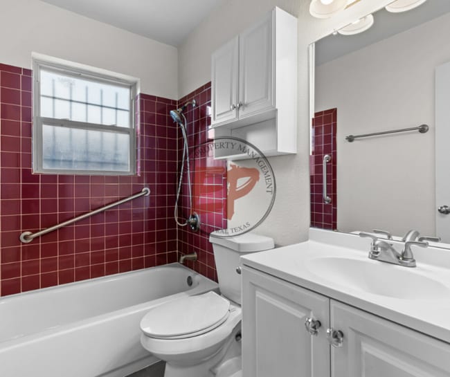 Building Photo - 2017 Broadway St