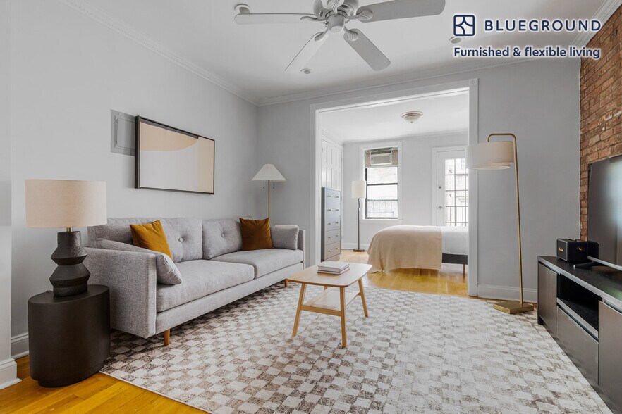 Primary Photo - 118 Christopher St