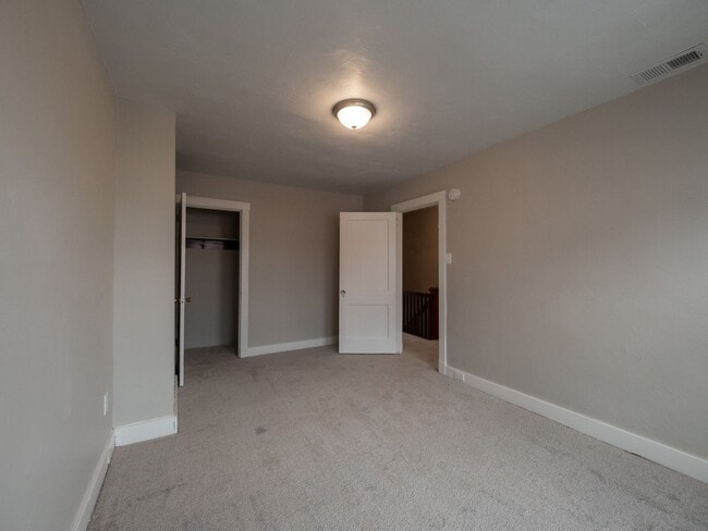 Building Photo - L323