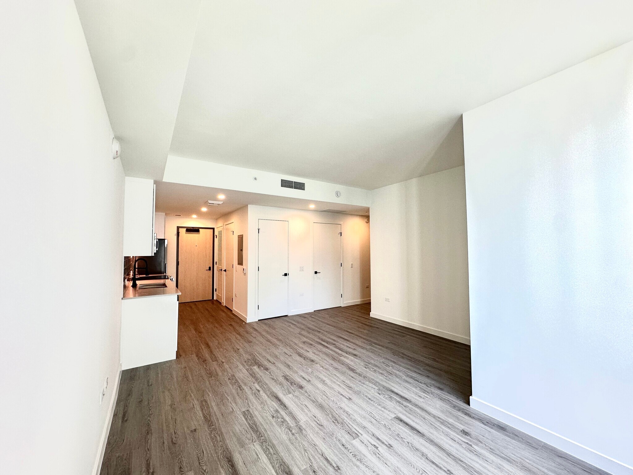 Building Photo - 1900 NW 1st Pl