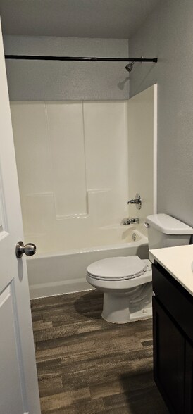 Building Photo - 419 E Day St