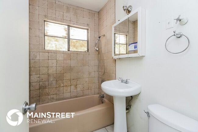 Building Photo - 1647 W Pima St