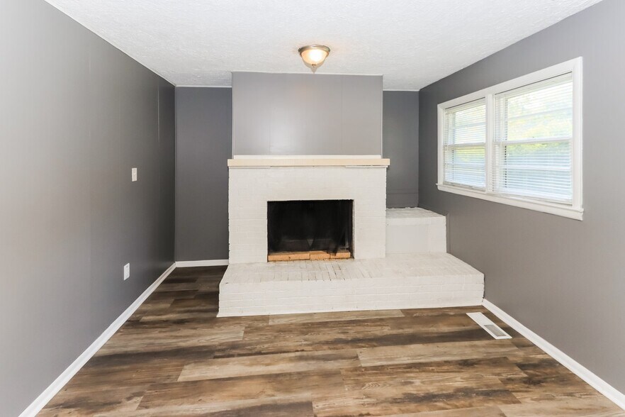 Building Photo - 4012 Lindwood Dr