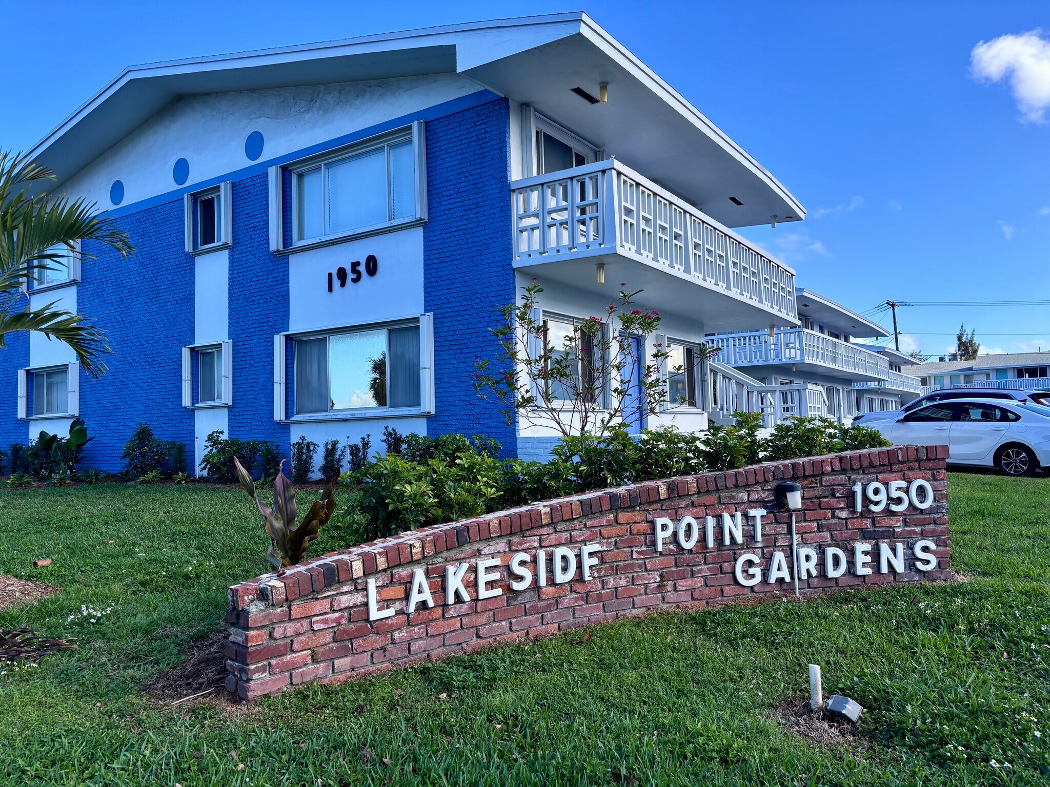 Building Photo - 1950 Lake Osborne Dr