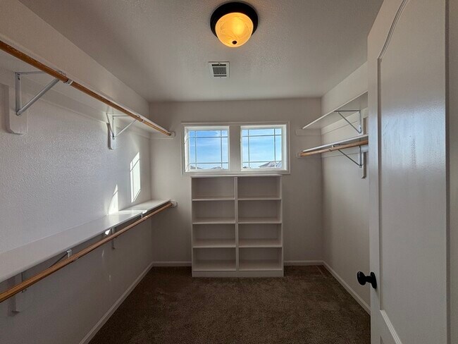 Building Photo - Modern Olathe Beauty with Covered Lanai, Loft & Main-Level Primary Suite