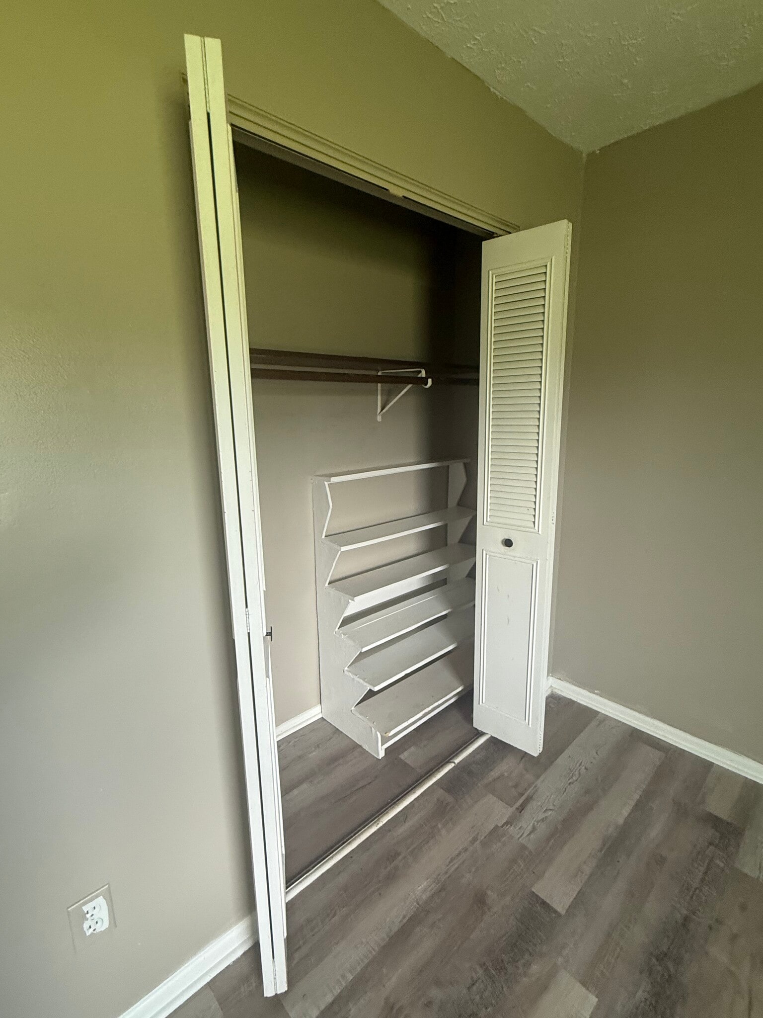 Closet Bedroom 2 - 2317 Yewells Lndg N