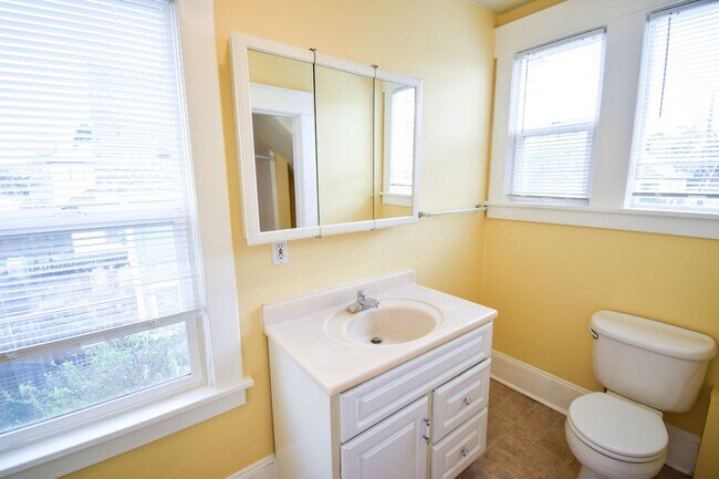 Building Photo - CLE-4637