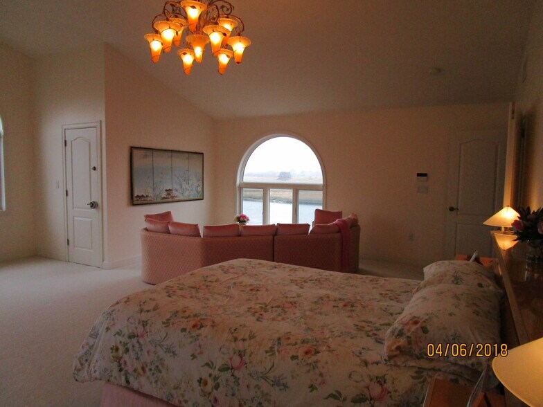 masted br sitting area looking west - 103 Summer St