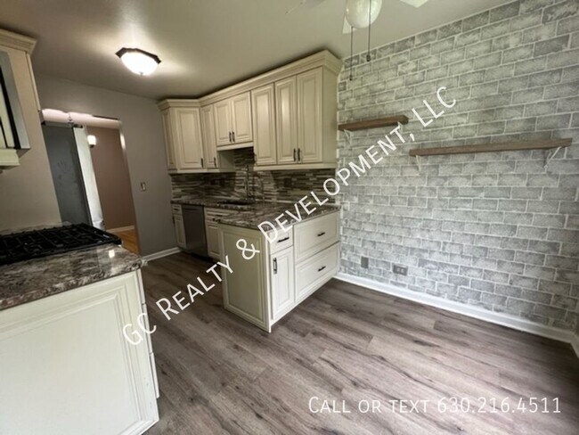 Building Photo - 2442 Charleston Dr