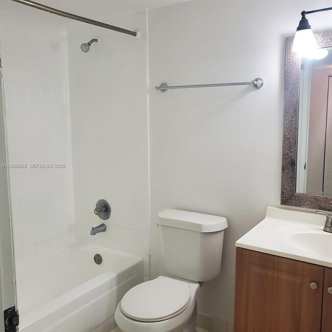 Building Photo - 850 N Miami Ave