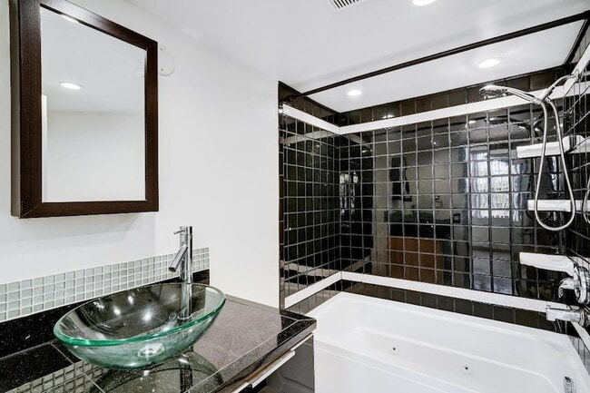 Building Photo - 212 Lake Pointe Dr