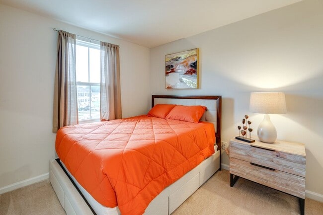 Building Photo - 6262 Pebblebrook Dr