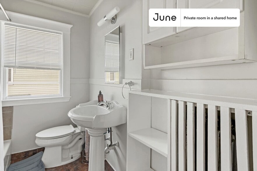 Building Photo - Room in Shared 5 bed/2 bath home