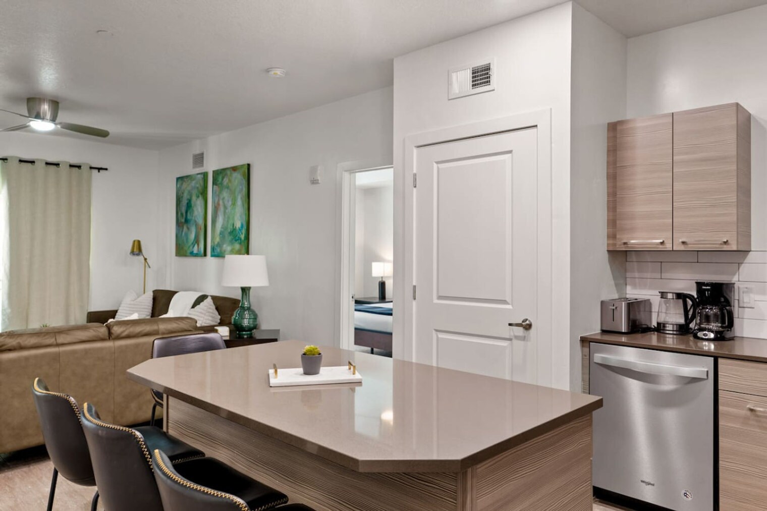 Building Photo - 380 S 400 E