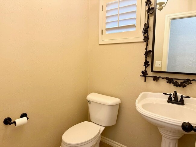 Building Photo - Fantastic Location, Fantastic Exec Home