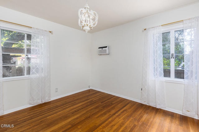 Building Photo - 1070 E Woodbury Rd