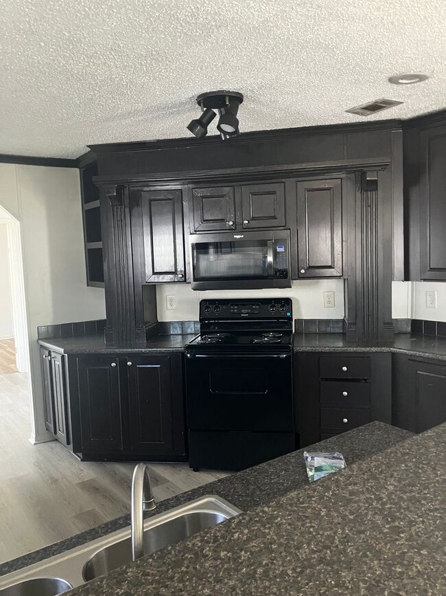 Building Photo - 3 Bedroom Trailer in New Iberia