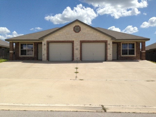 Building Photo - 2201 S Clear Creek Rd