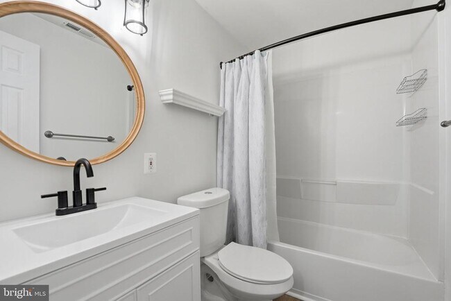 Building Photo - 11 St Marks Ct