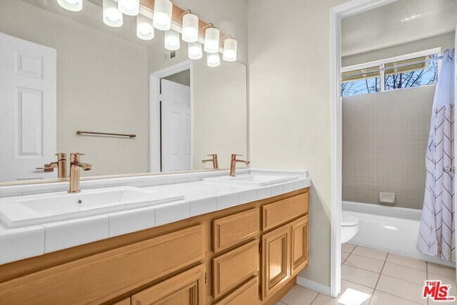 Building Photo - 2605 Country Ln