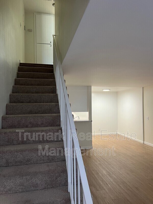 Building Photo - 2719 Montrose Ave