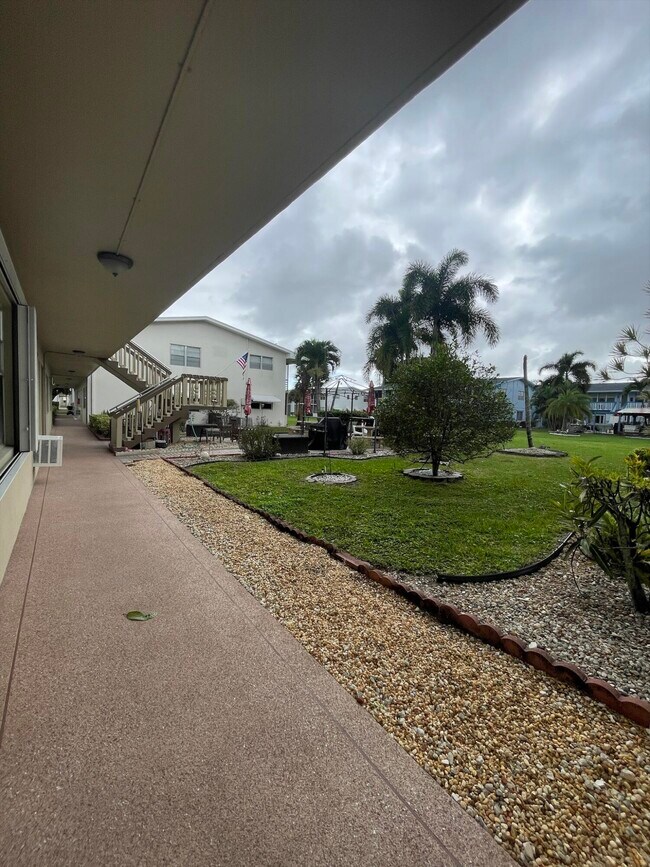 Building Photo - 172 Salisbury I