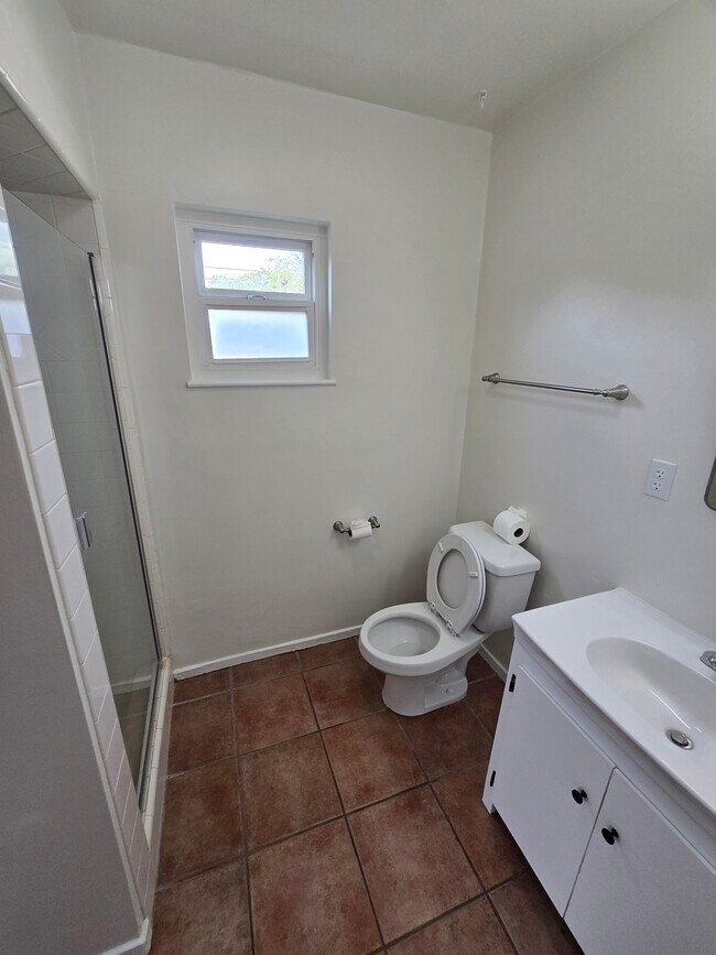 Building Photo - 449 Thumbelina Dr