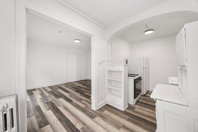 Building Photo - 158 N Central Ave