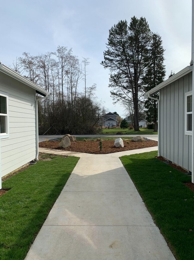 Building Photo - 668 E Street