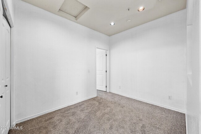 Building Photo - 4608 W Maryland Ave